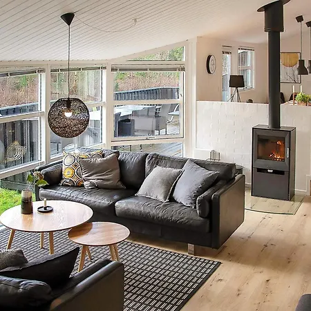 10 Person In Jerup-by Traum *